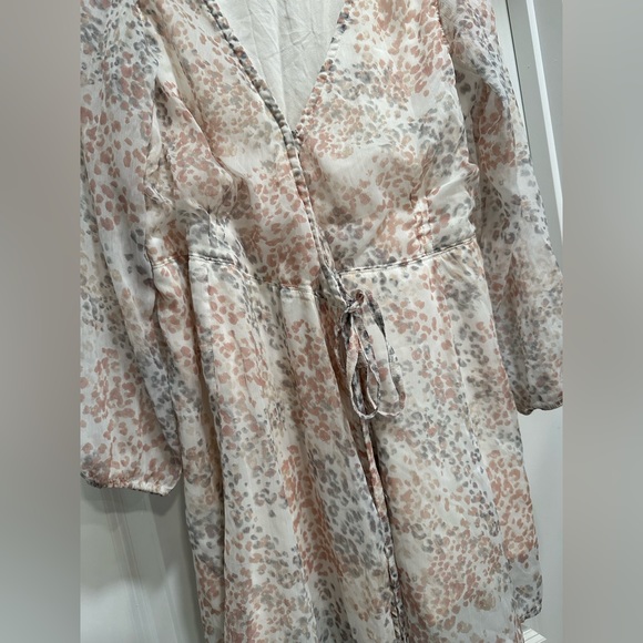 EUC Abercrombie & Fitch L (petite) patterned mini wrap dress - Picture 3 of 6